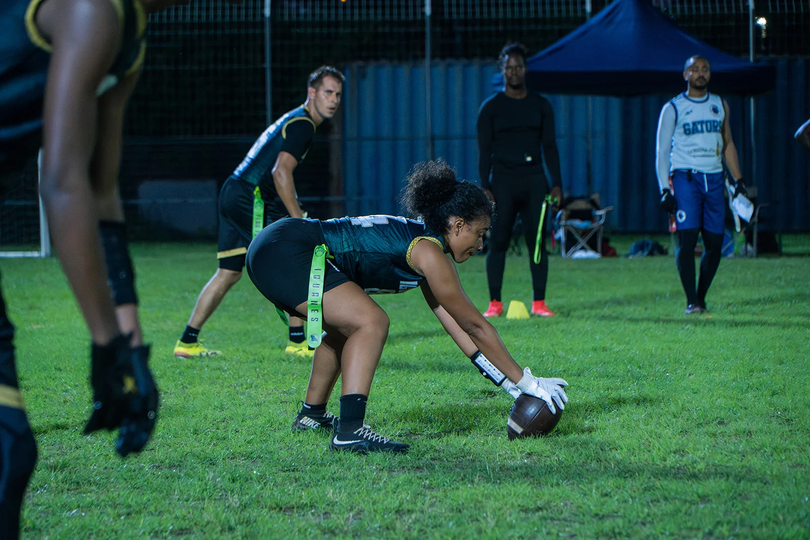 Équipe des Iguanes au stade de nuit